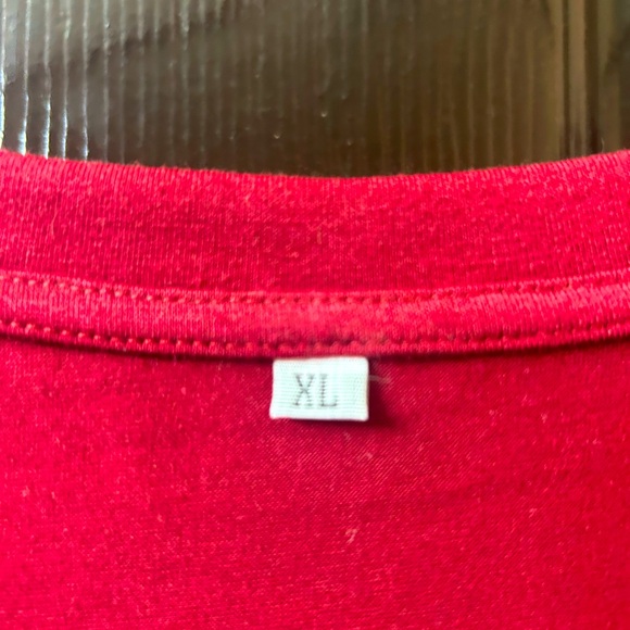 Red T-shirt with white lace trim sleeve - Picture 2 of 4